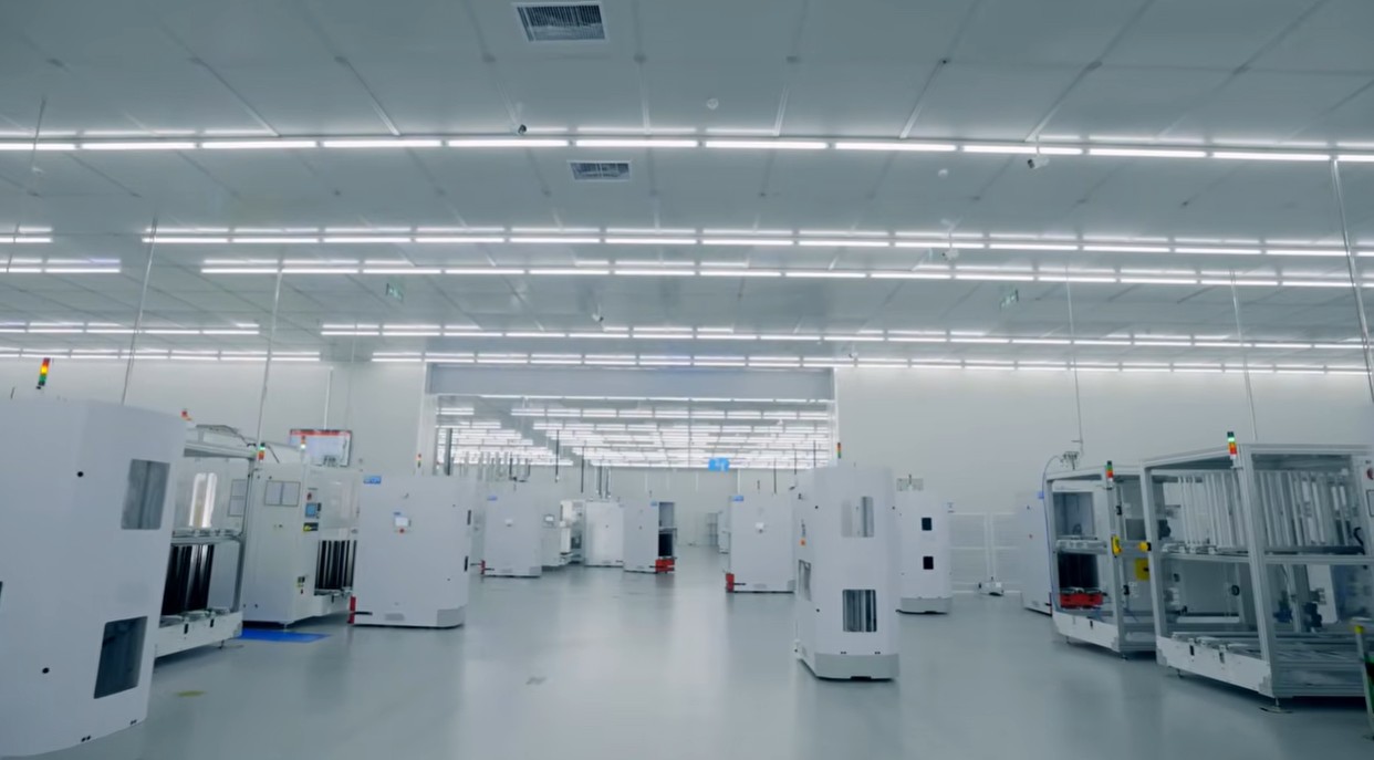 Smart semiconductor factory automation with AI-powered equipment integration and factory connectivity.